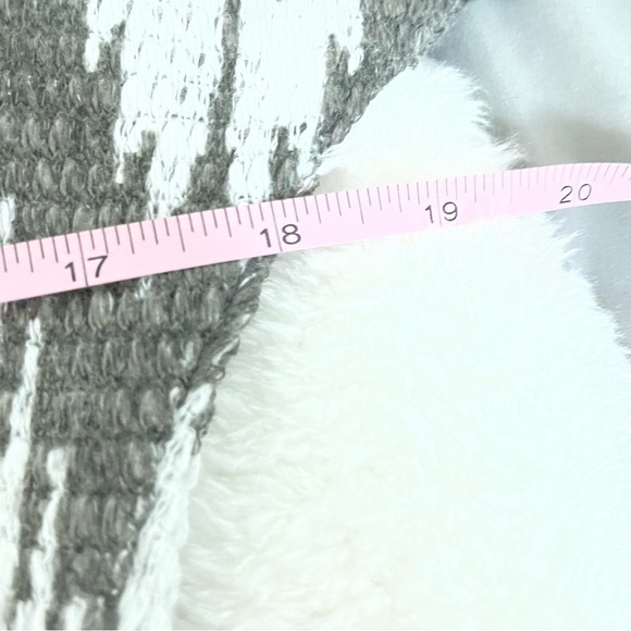 Eyeshadow Open Front Gray and White Abstract Print Textured Sweater - Picture 12 of 15